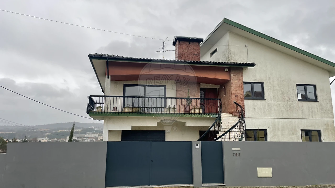 Moradia T3 para Venda em Fânzeres e São Pedro da Cova Foto 1