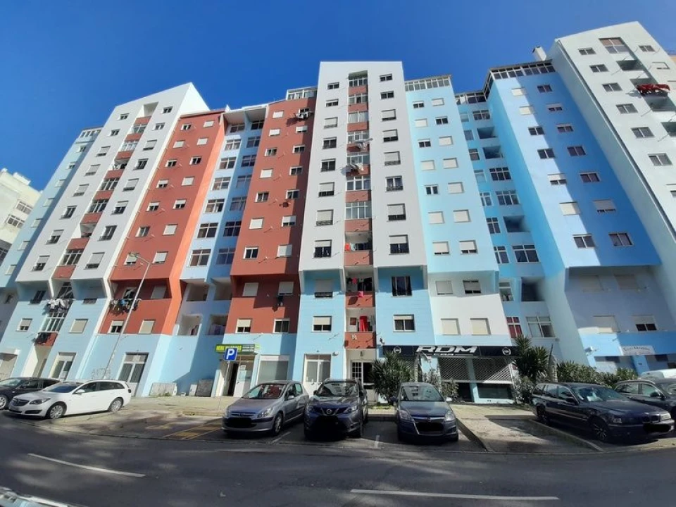 Apartamento T3 para Venda em Agualva e Mira-Sintra Foto 1