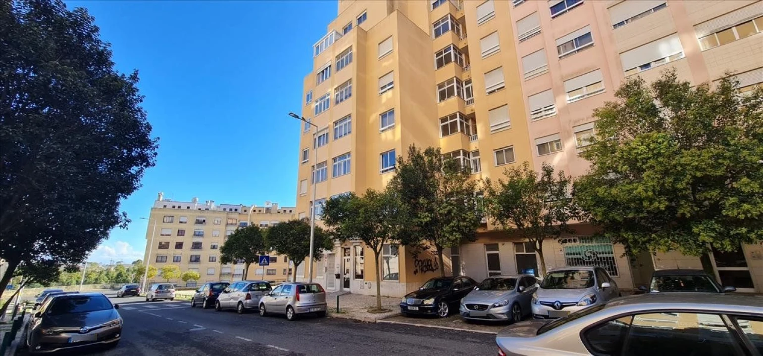Apartamento T2 para Venda em Rio de Mouro Foto 3