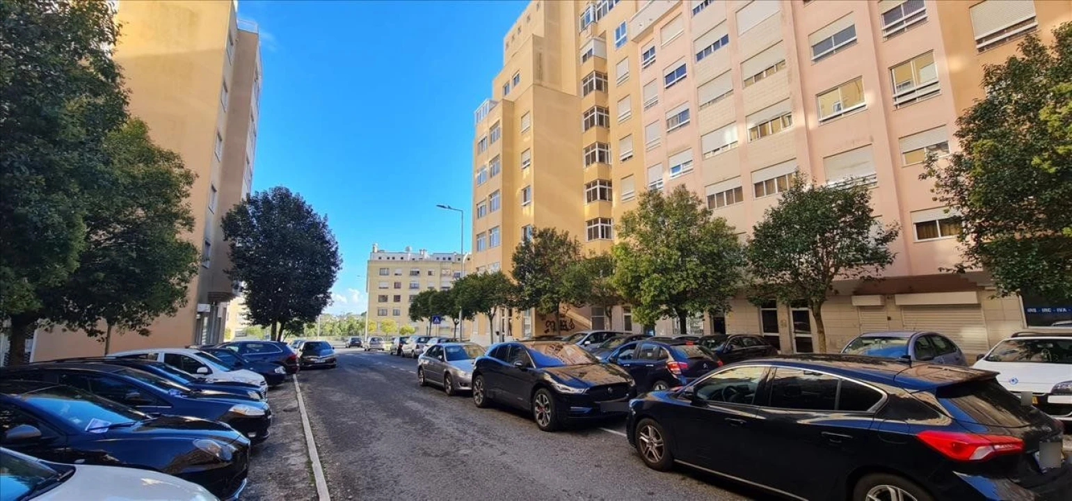 Apartamento T2 para Venda em Rio de Mouro Foto 6
