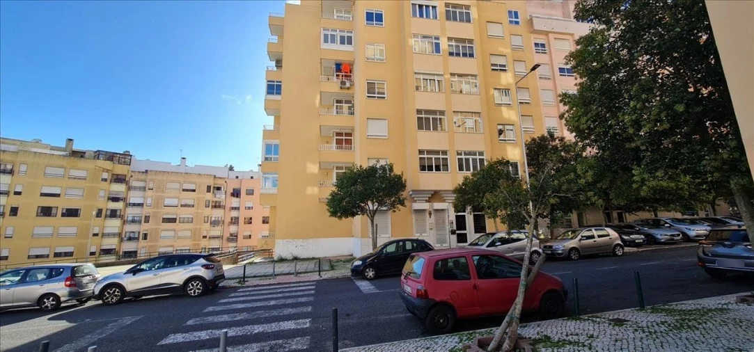 Apartamento T2 para Venda em Rio de Mouro Foto 2