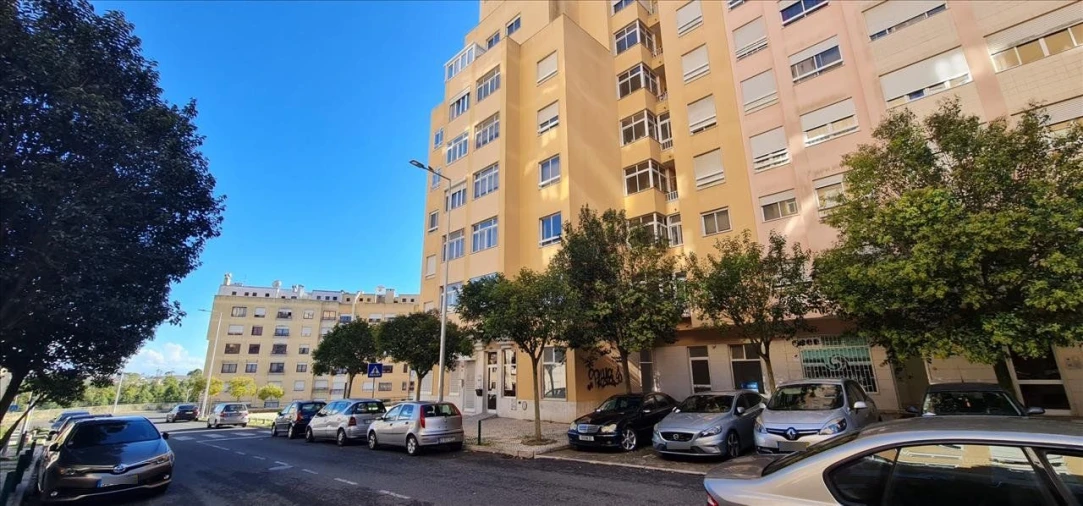 Apartamento T2 para Venda em Rio de Mouro Foto 3
