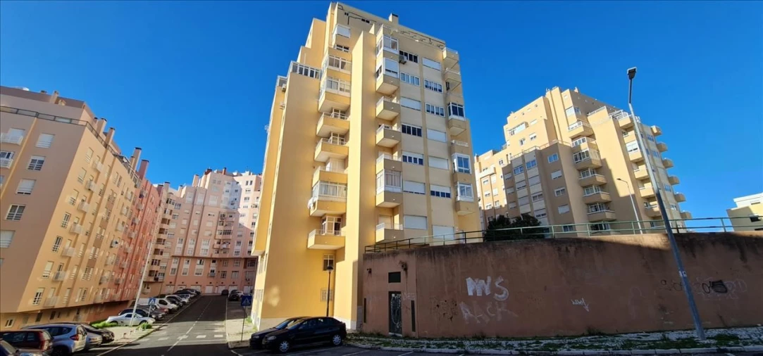 Apartamento T2 para Venda em Rio de Mouro Foto 4