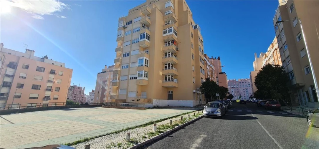 Apartamento T2 para Venda em Rio de Mouro Foto 5