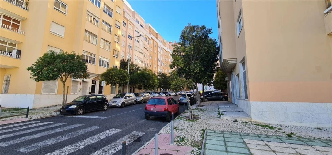 Apartamento T2 para Venda em Rio de Mouro Foto 7