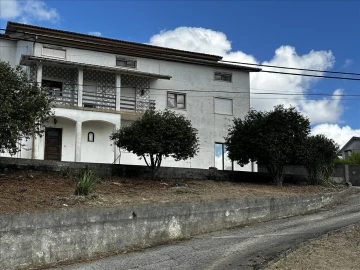 Moradia T6 para Venda em Nogueira do Cravo