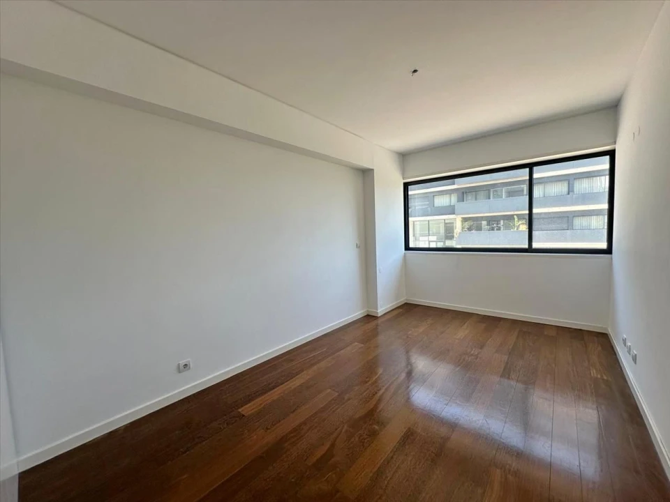 Apartamento T4 para Venda em Oliveira do Douro Foto 8