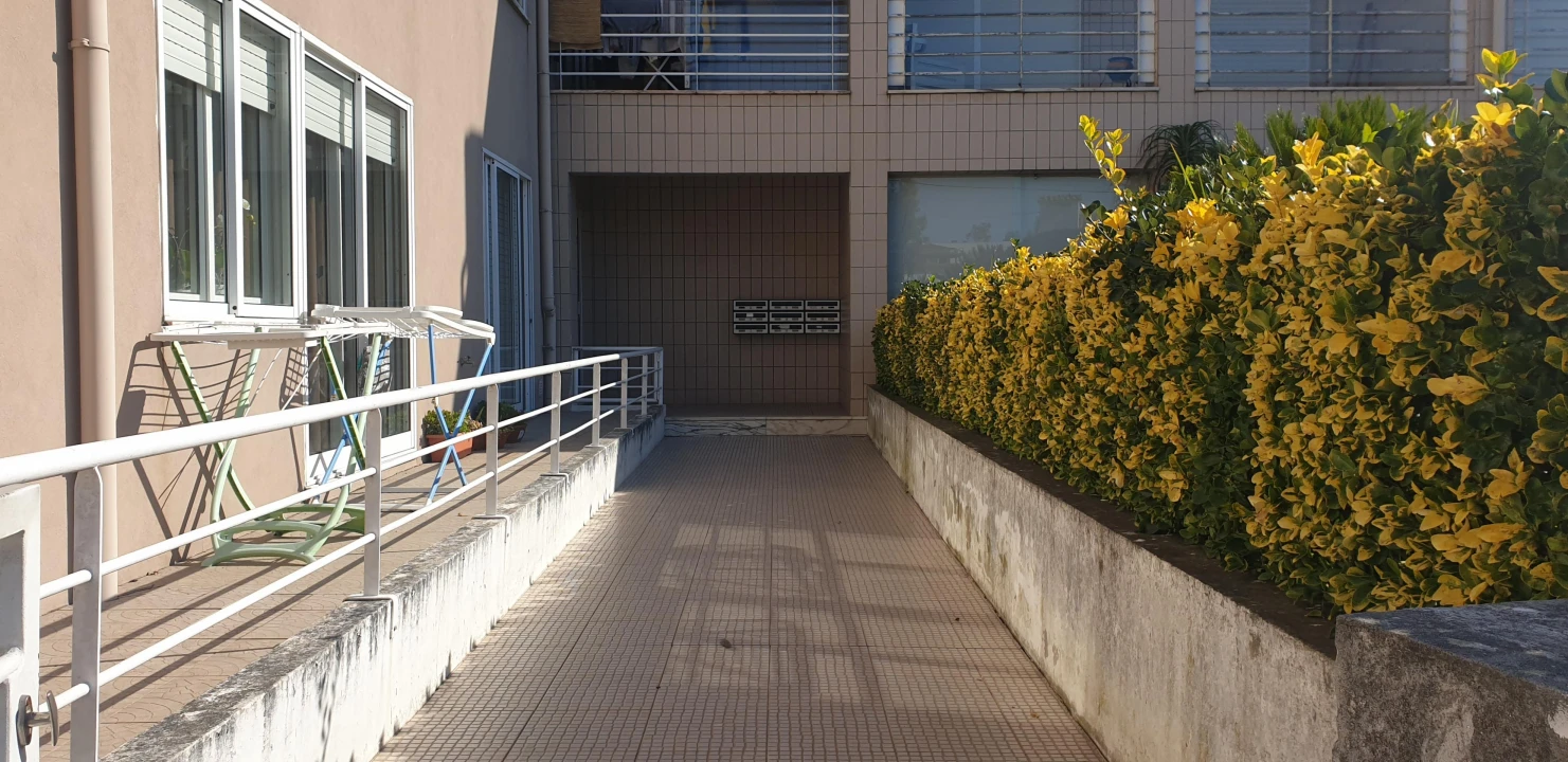 Apartamento T2 para Venda em Grijó e Sermonde Foto 2