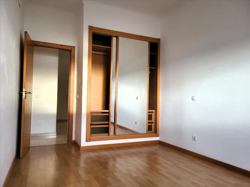 Apartamento T2 para Venda em Azambuja Foto 11