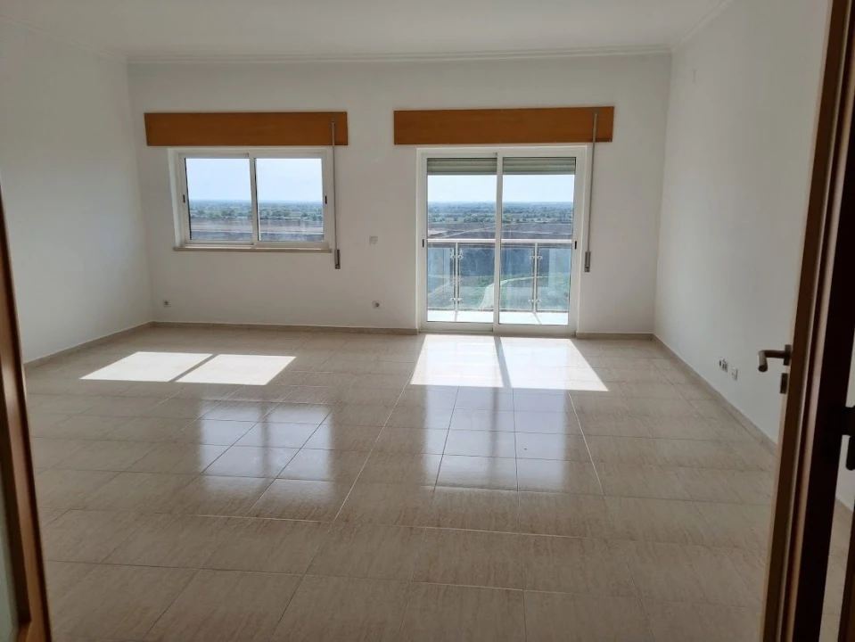 Apartamento T2 para Venda em Azambuja Foto 3