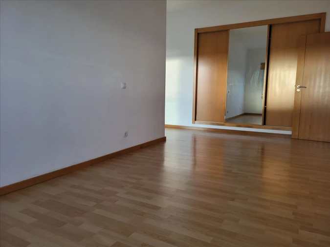 Apartamento T2 para Venda em Azambuja Foto 9