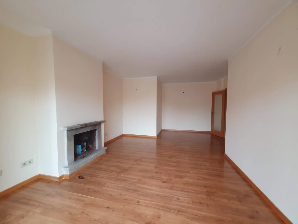 Apartamento T2 para Venda em Canelas Foto 3