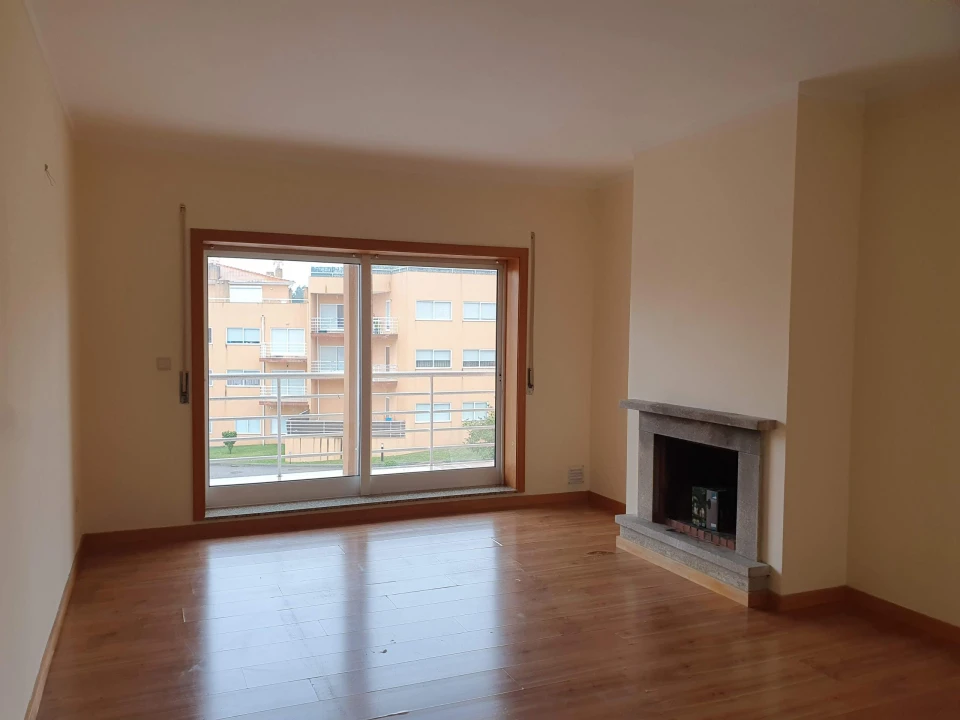 Apartamento T2 para Venda em Canelas Foto 4