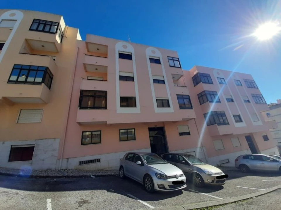 Apartamento T1 para Venda em Queluz e Belas Foto 1
