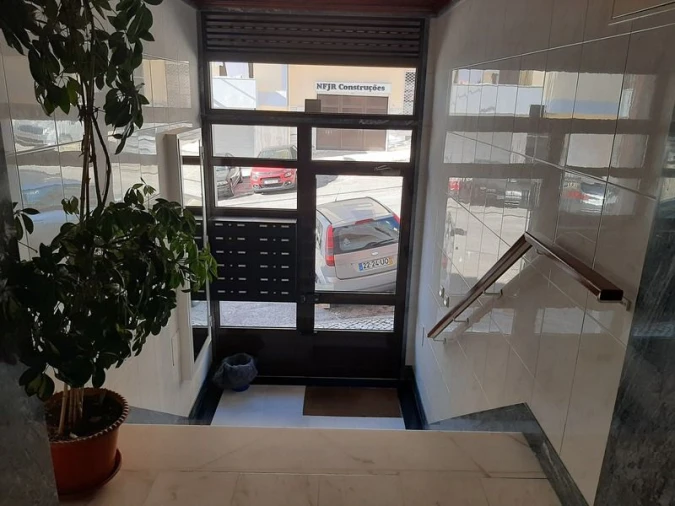 Apartamento T1 para Venda em Queluz e Belas Foto 2