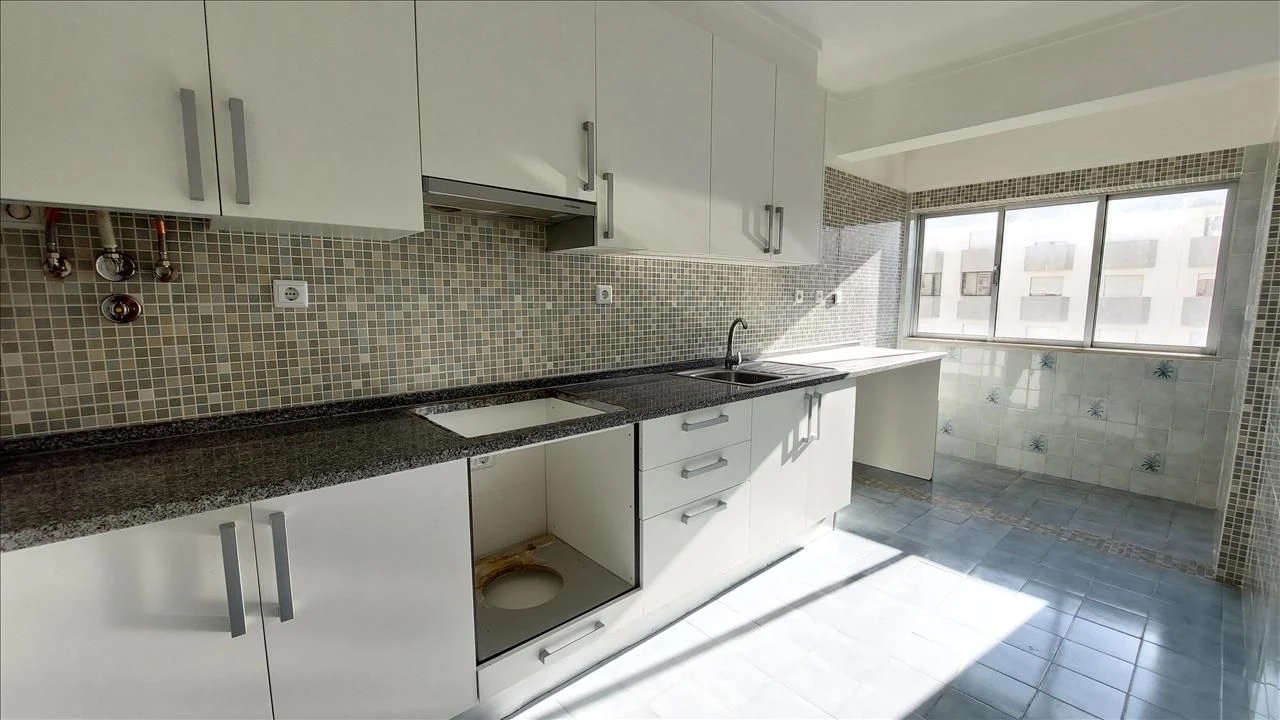 Apartamento T2 para Venda em Rio de Mouro Foto 11