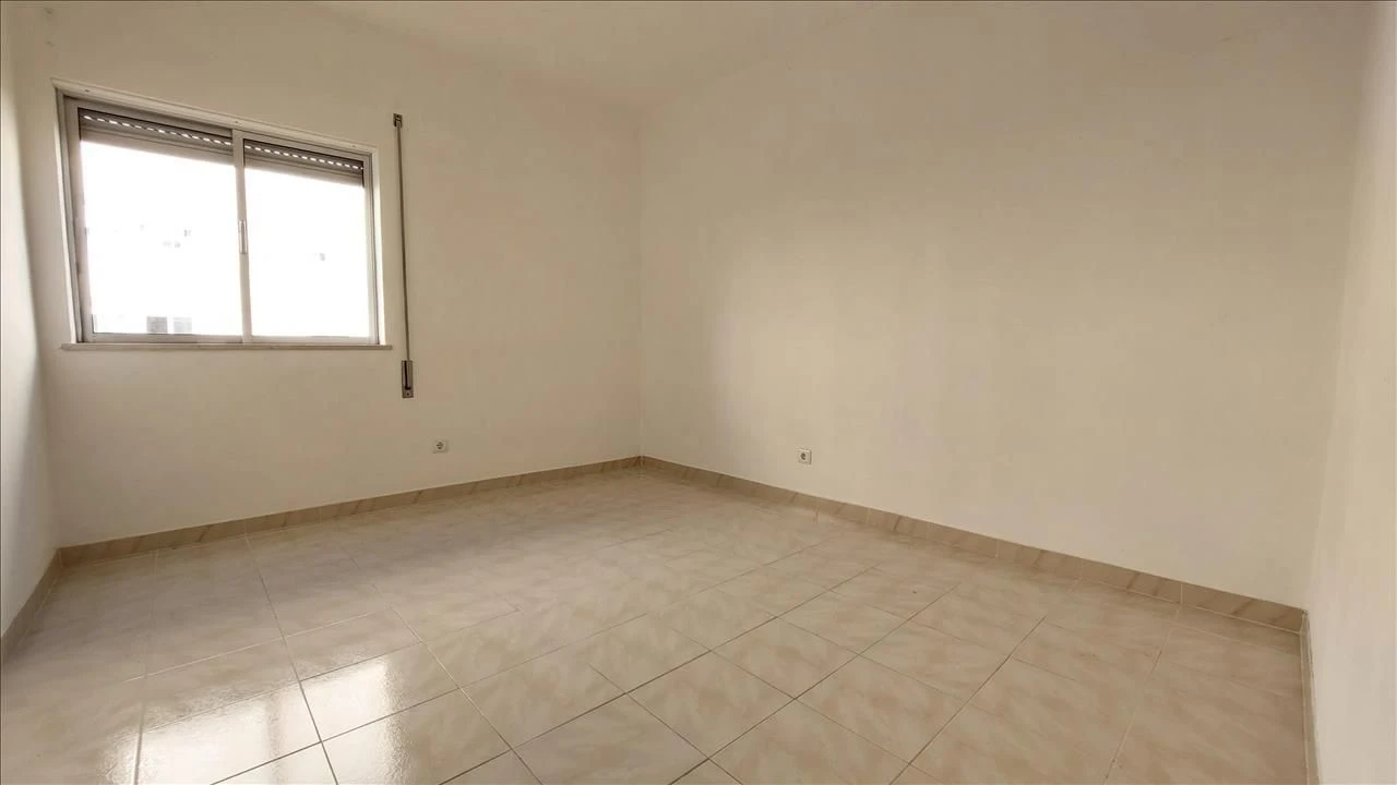 Apartamento T2 para Venda em Rio de Mouro Foto 3