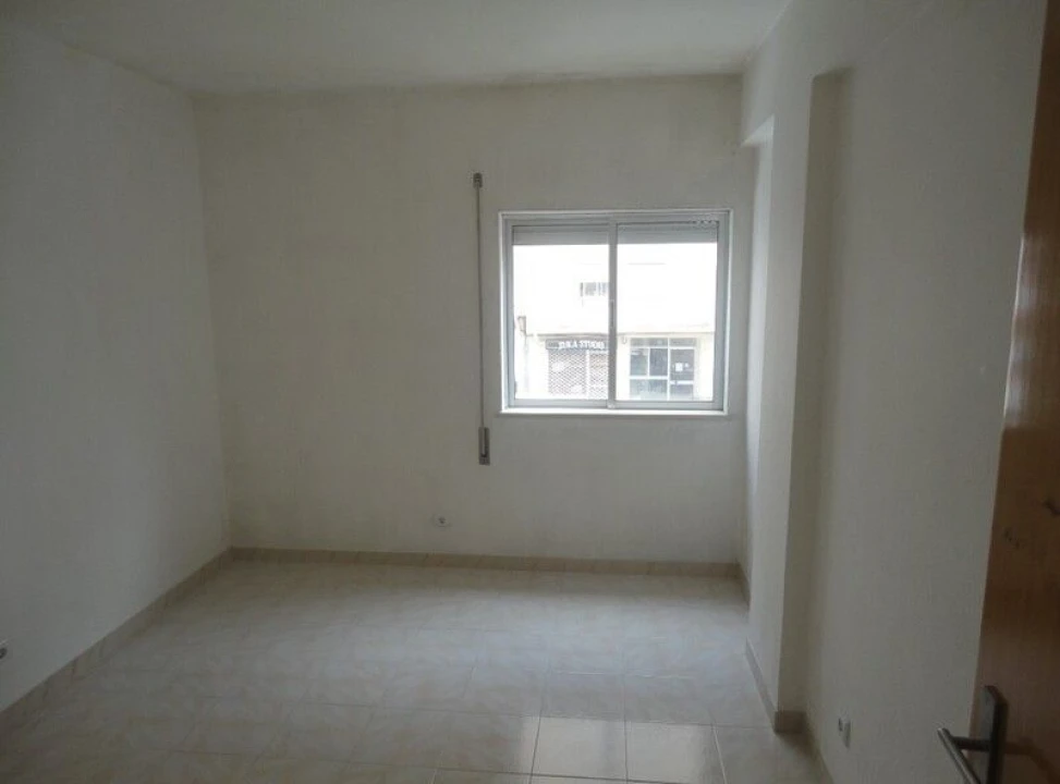Apartamento T2 para Venda em Rio de Mouro Foto 5