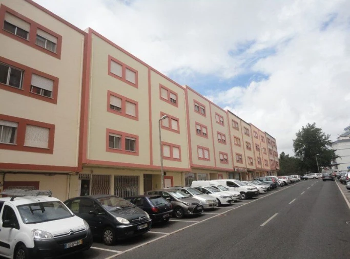 Apartamento T2 para Venda em Rio de Mouro Foto 1
