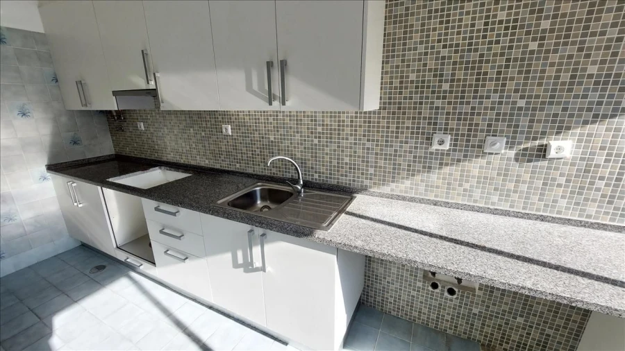 Apartamento T2 para Venda em Rio de Mouro Foto 13