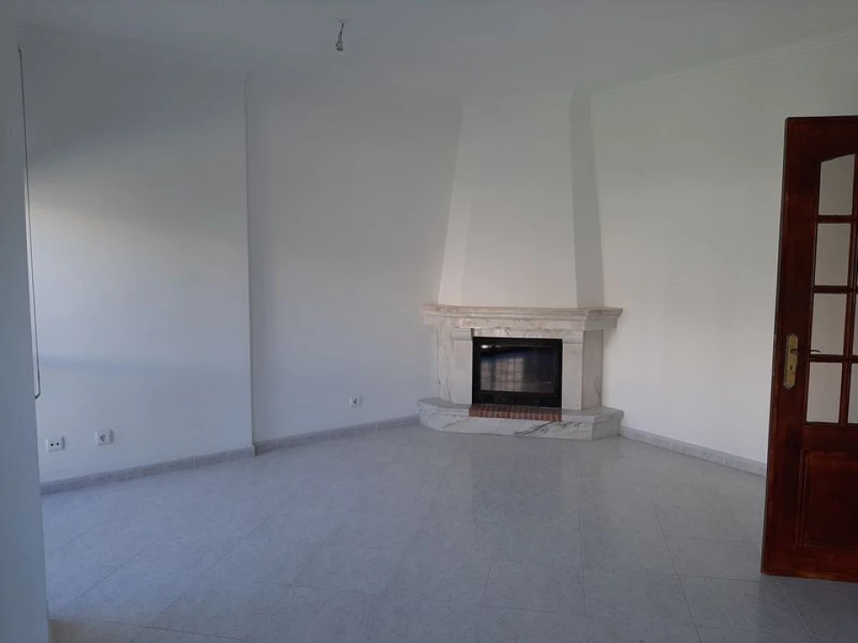 Apartamento T3 para Venda em Rio de Mouro Foto 4