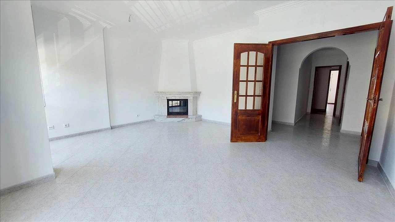 Apartamento T3 para Venda em Rio de Mouro Foto 1