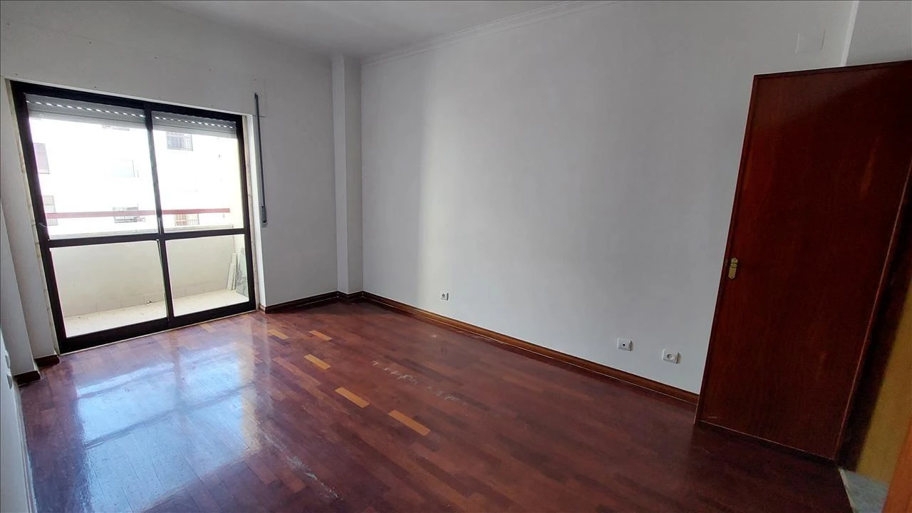 Apartamento T3 para Venda em Rio de Mouro Foto 11
