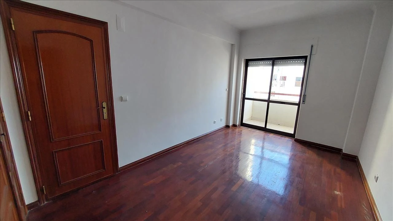 Apartamento T3 para Venda em Rio de Mouro Foto 12