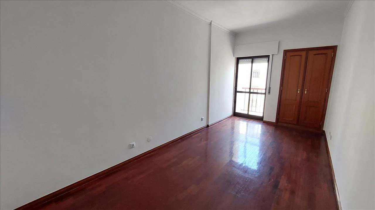 Apartamento T3 para Venda em Rio de Mouro Foto 13