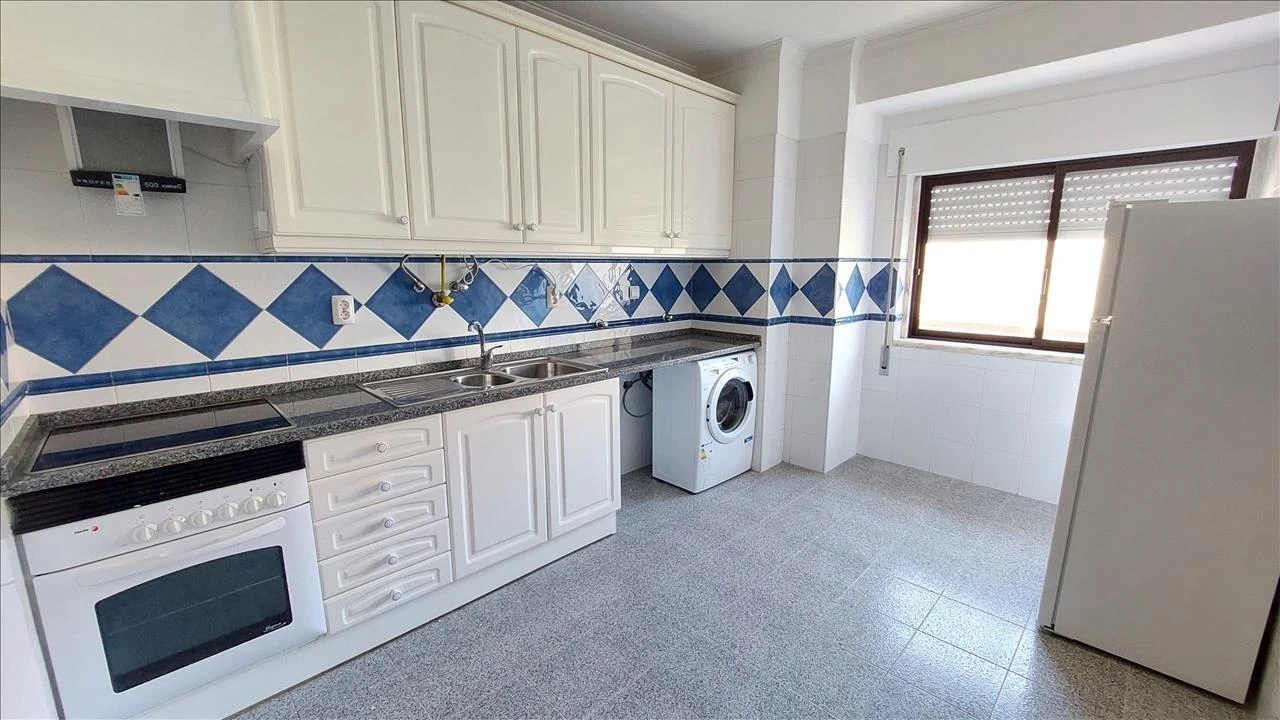 Apartamento T3 para Venda em Rio de Mouro Foto 7