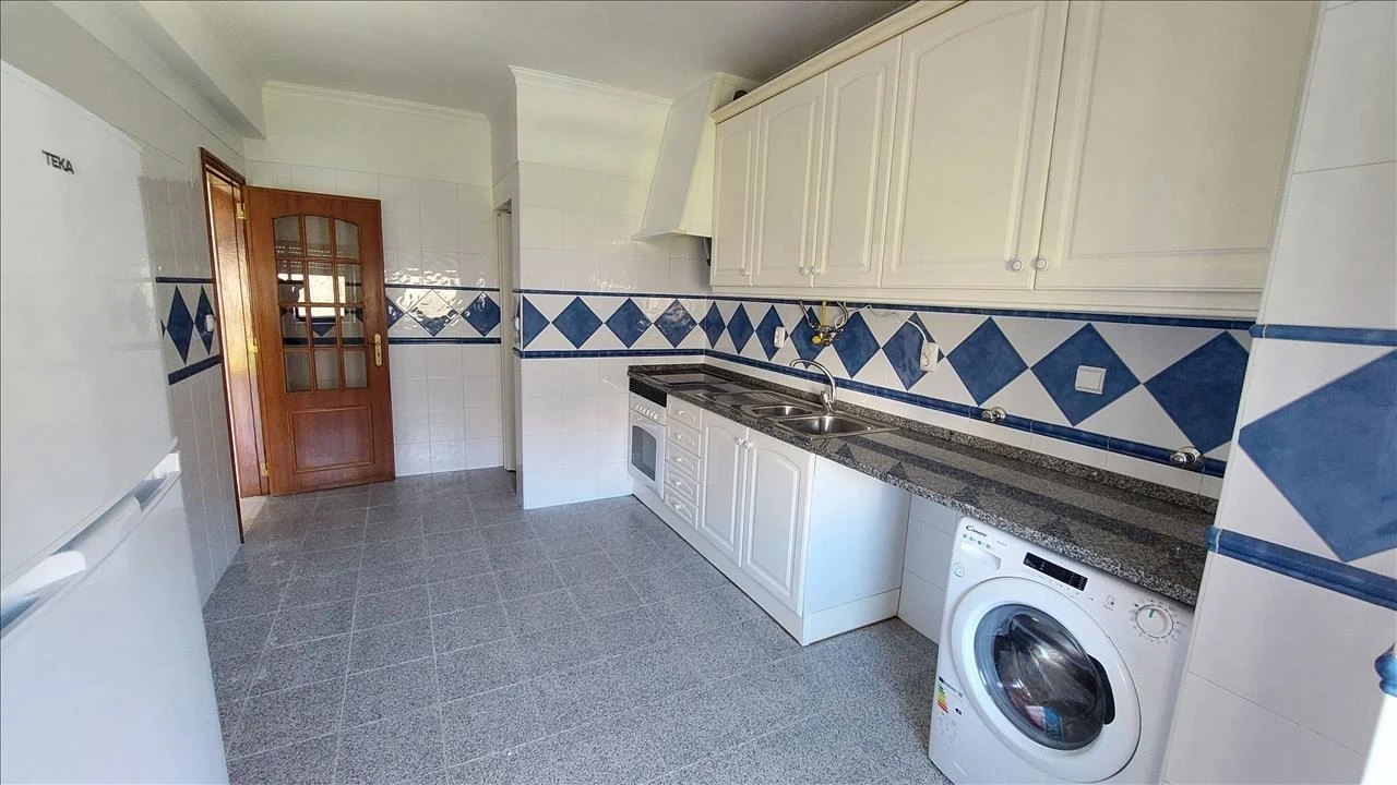 Apartamento T3 para Venda em Rio de Mouro Foto 8