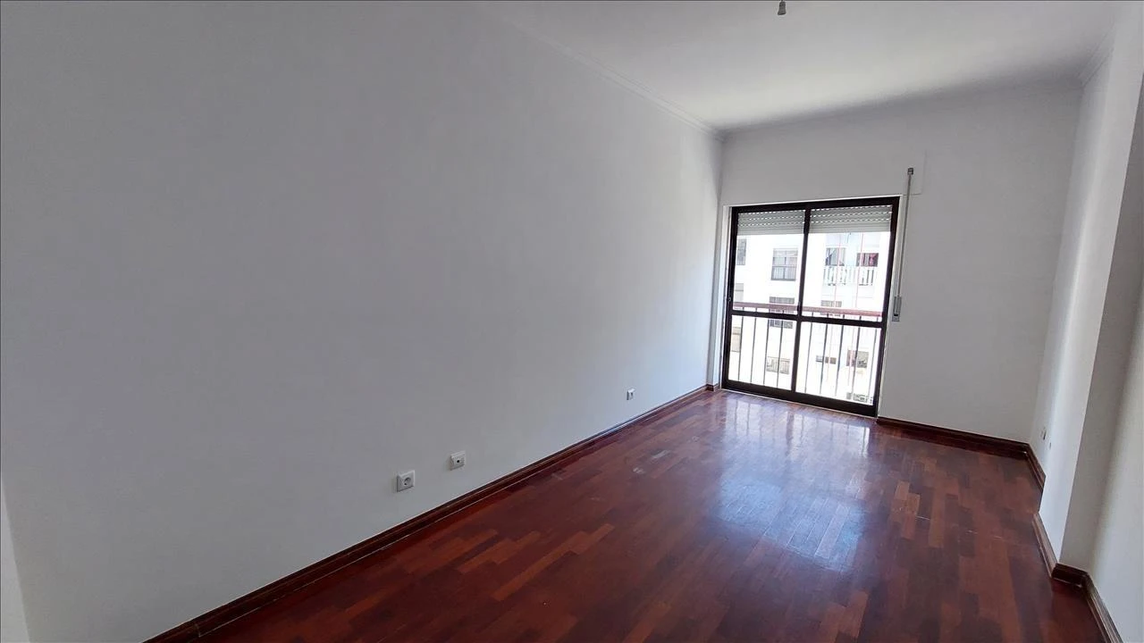 Apartamento T3 para Venda em Rio de Mouro Foto 9