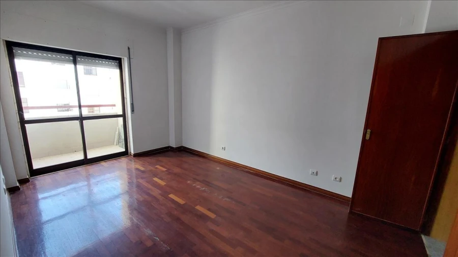Apartamento T3 para Venda em Rio de Mouro Foto 11