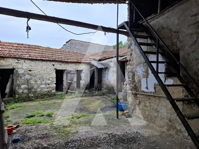 Moradia T2 para Venda em Ourentã Foto 4