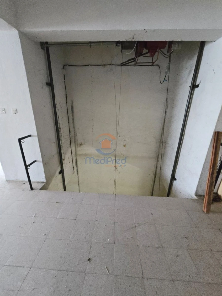 Armazém para Venda em Ramada e Caneças Foto 6