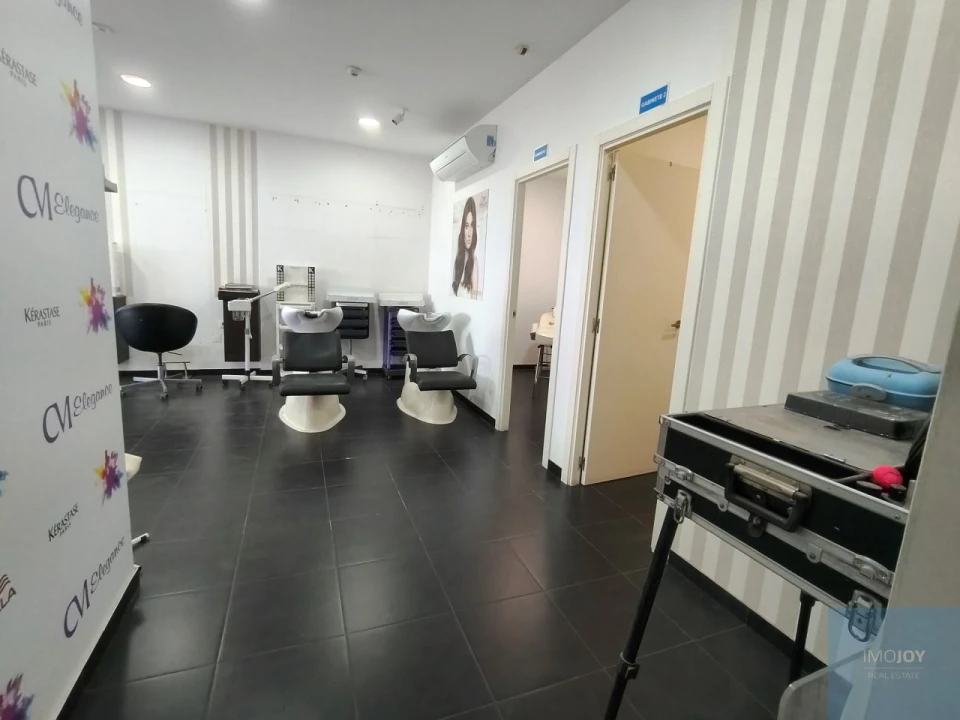 Loja para Venda em Pontinha e Famões Foto 4