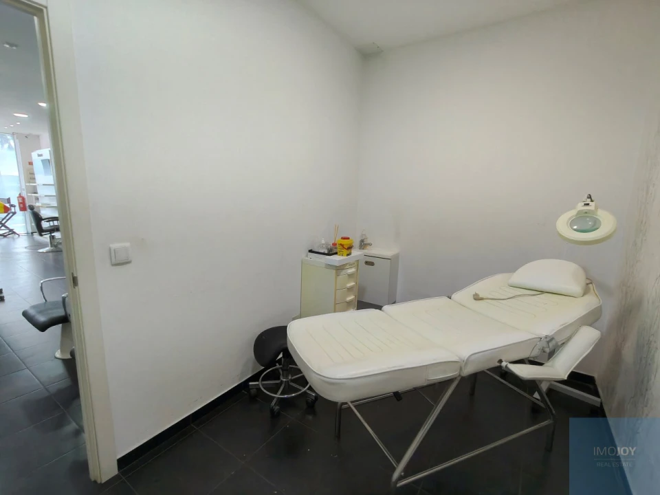 Loja para Venda em Pontinha e Famões Foto 12