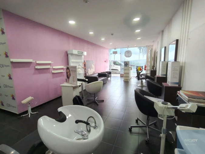 Loja para Venda em Pontinha e Famões