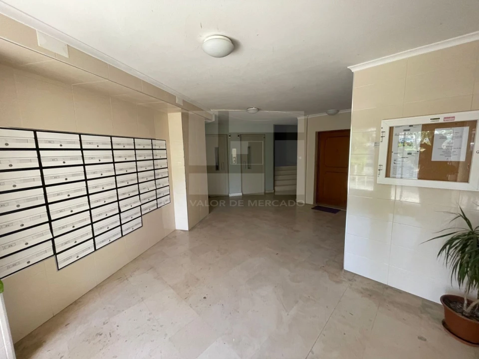 Apartamento T2 para Venda em Portimão Foto 5