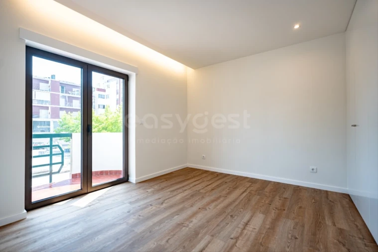 Apartamento T2 para Venda em Santa Clara e Castelo Viegas Foto 3