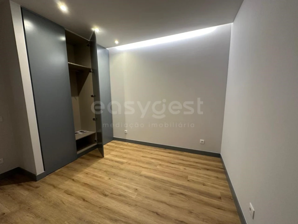 Apartamento T2 para Venda em Sé Nova, Santa Cruz, Almedina e São Bartolomeu Foto 6