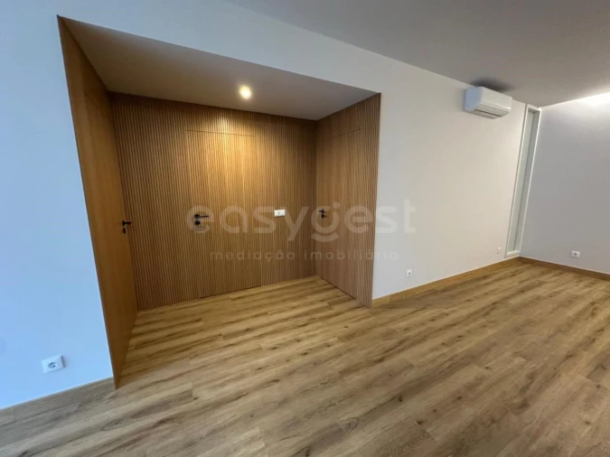 Apartamento T2 para Venda em Sé Nova, Santa Cruz, Almedina e São Bartolomeu Foto 2