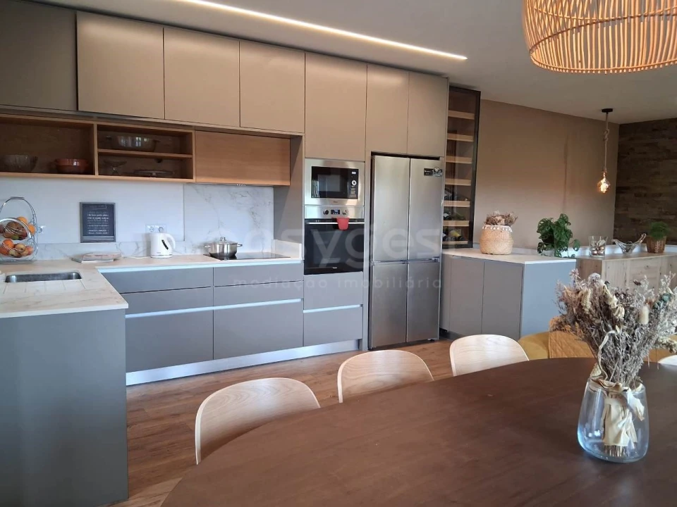 Moradia T4 para Venda em Estômbar e Parchal Foto 1