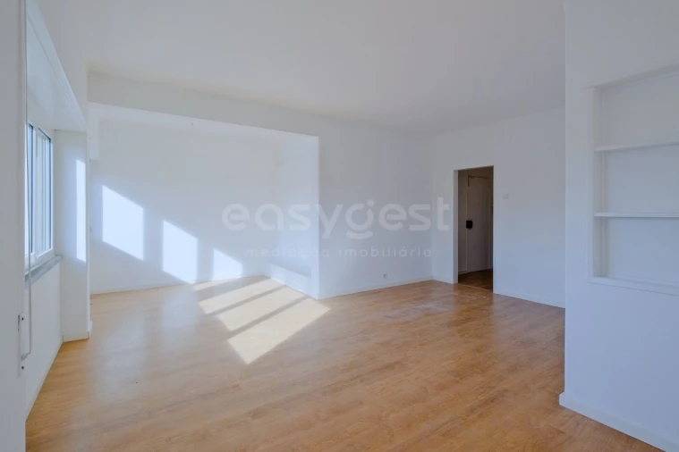 Apartamento T4 para Arrendamento em Carcavelos e Parede