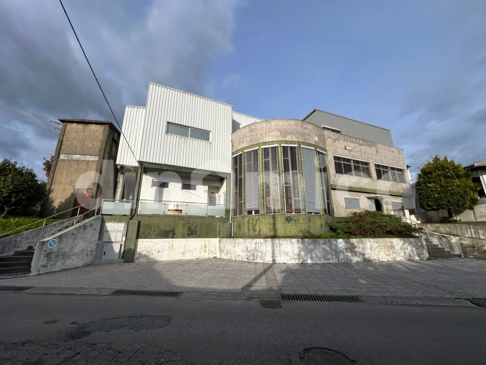 Armazém para Venda em Ruivães e Novais Foto 1