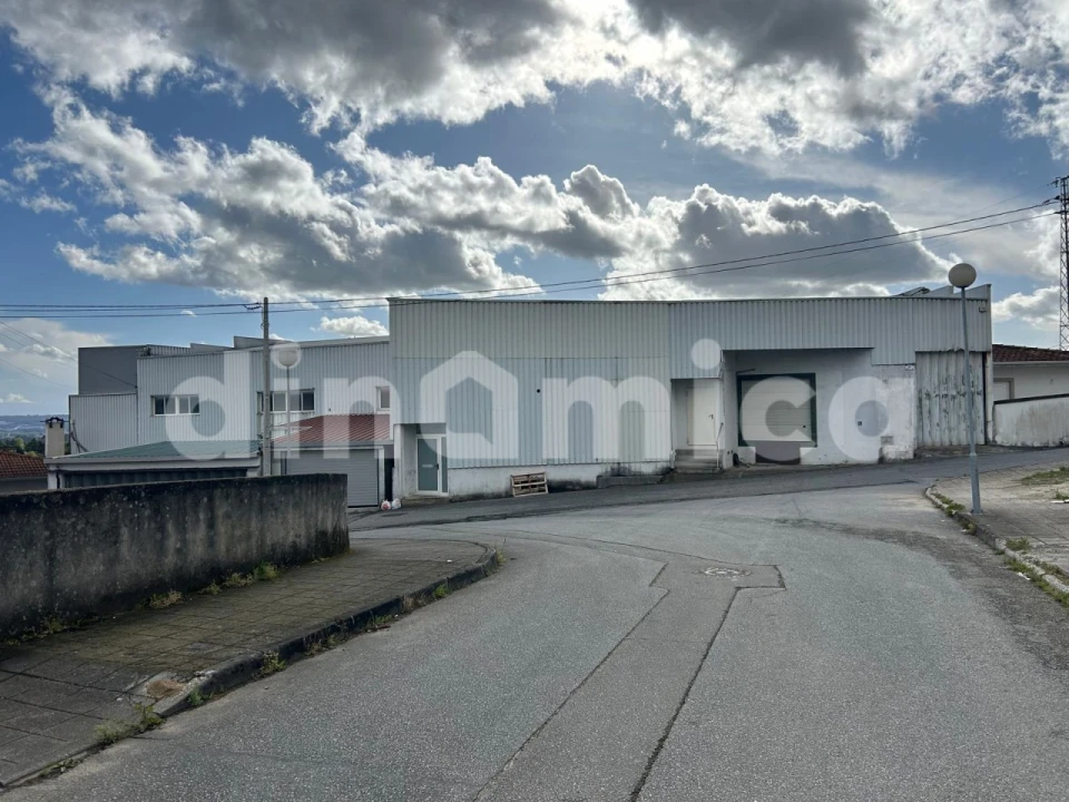 Armazém para Venda em Ruivães e Novais Foto 4