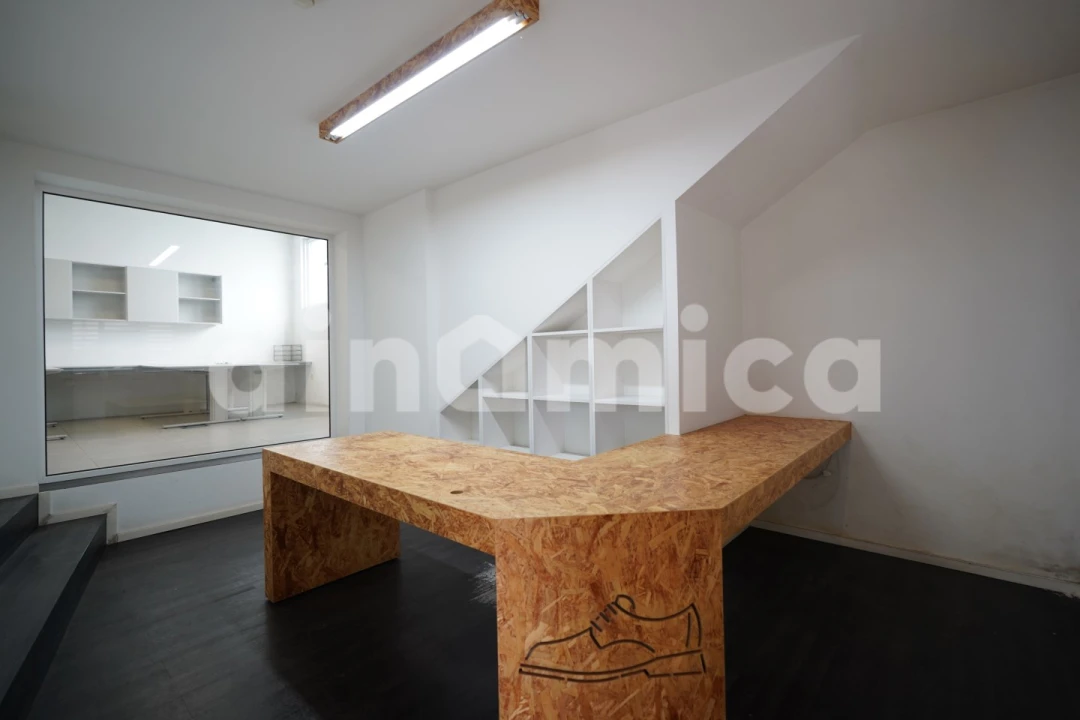 Armazém para Venda em Ruivães e Novais Foto 8