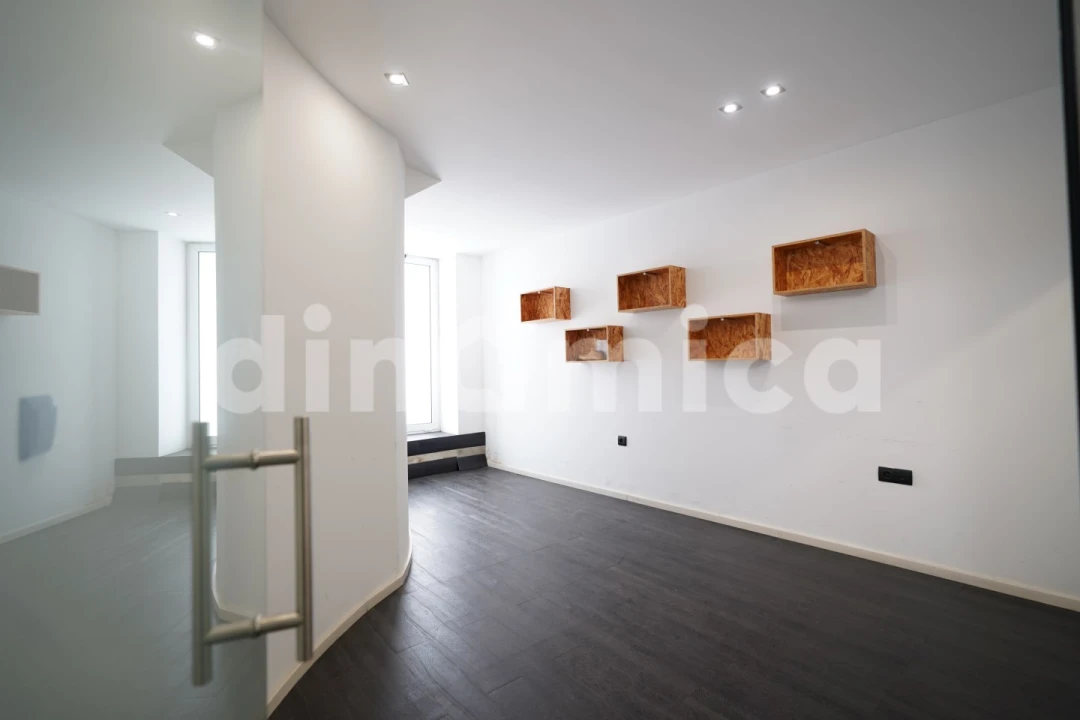 Armazém para Venda em Ruivães e Novais Foto 11