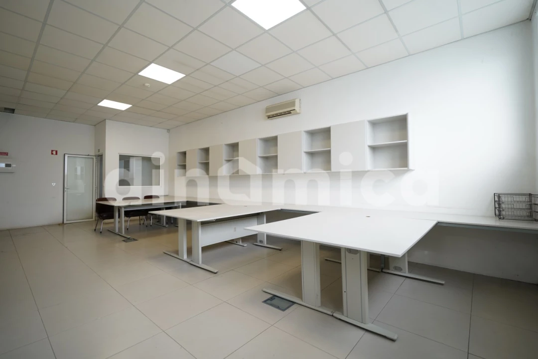 Armazém para Venda em Ruivães e Novais Foto 15