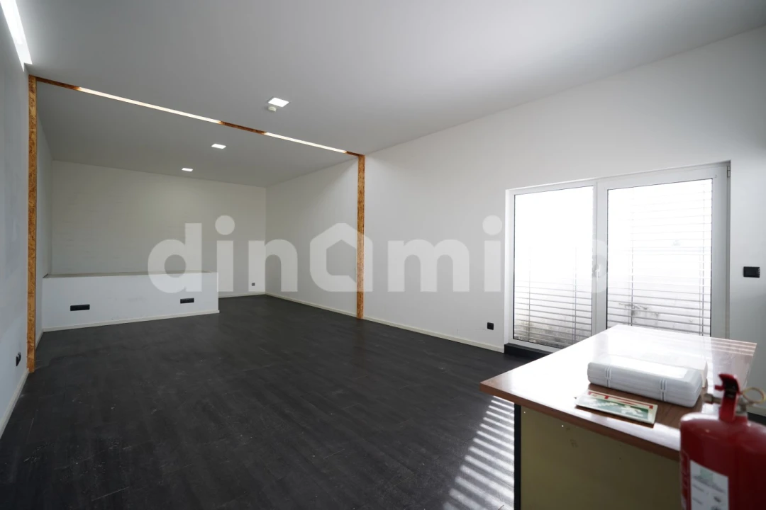 Armazém para Venda em Ruivães e Novais Foto 20